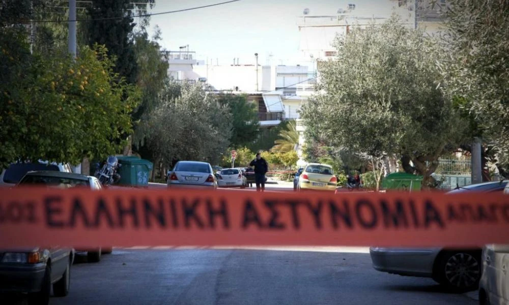 Πάτρα: Η στιγμή που 10χρονοι Ρομά κλέβουν μηχανή και την σέρνουν μέχρι το σπίτι τους (βίντεο)